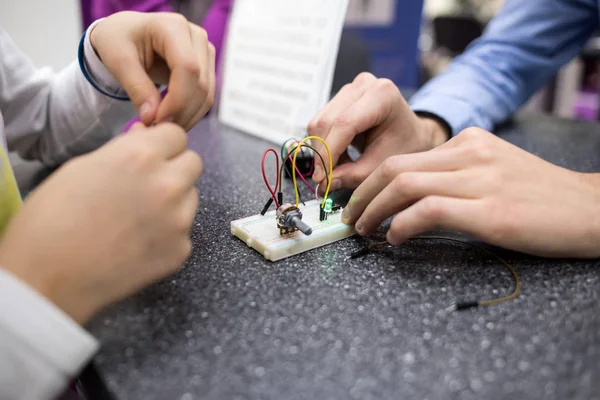 Bilimsel Sergisi. Elektronik