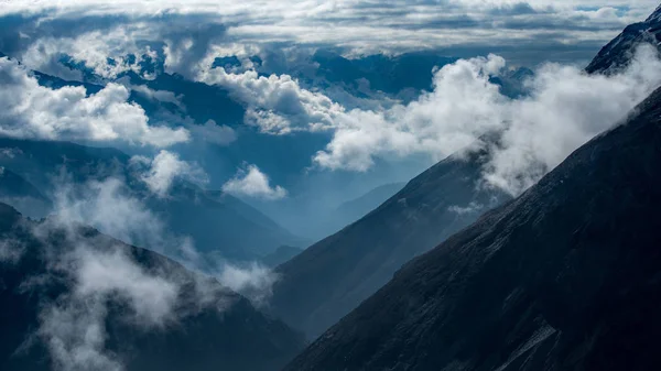 Nepal. Annapurna devre. Himalayalar