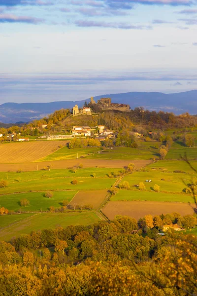 Paisaje Rural Francés Con Castillo Una Colina Distancia — Foto de Stock