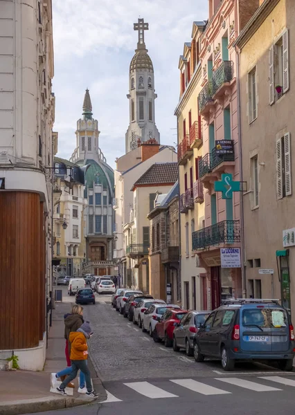 Vichy Auvergne Prancis November 2019 Sebuah Perspektif Jalan Dengan Pejalan — Stok Foto
