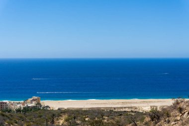 mavi okyanus ve kumlu plaj