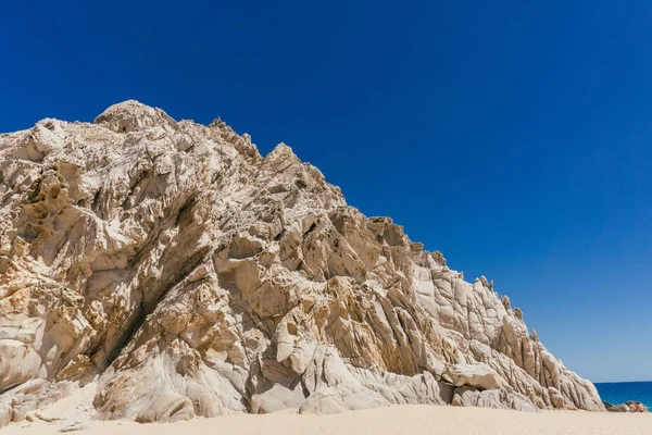Sandy Beach beyaz kayalar