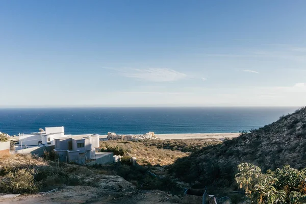 Beyaz Saray ve çöl Hills okyanus tarafından