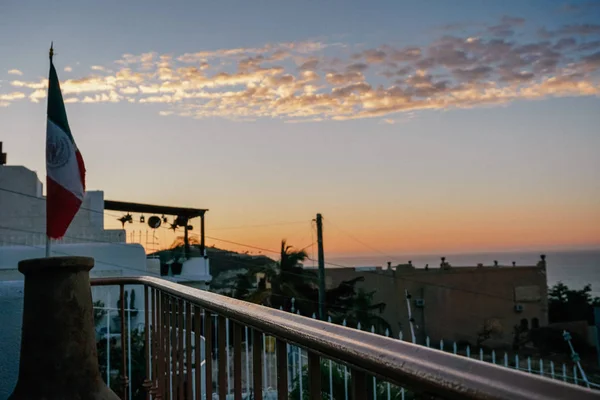Güneşin doğuşunu görünümünü bir balkon Meksika