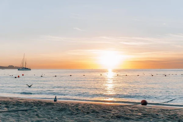 Okyanusta gün doğumu