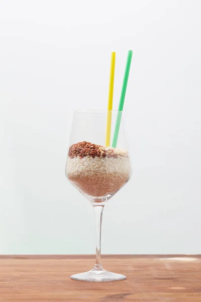 Szklane pełne koktajl ryżu — Zdjęcie stockowe