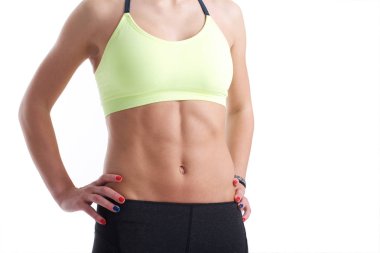 fitness stüdyosunda çalışan güzel genç kadınlar.