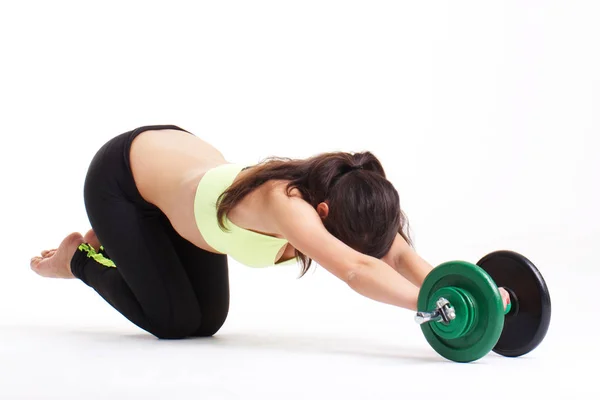 Belas mulheres jovens trabalhando no estúdio de fitness — Fotografia de Stock