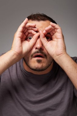 aptal sarhoş adam portresi