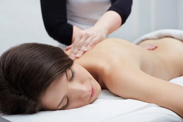 Massaggio Spa per bella bella donna — Foto Stock