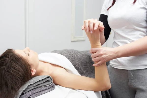 Spa massage for beautiful pretty woman — Stock Photo, Image