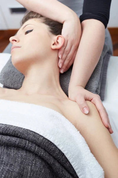 Massaggio Spa per bella bella donna — Foto Stock