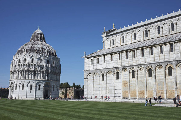 Фото Пизанской башни в Пизе, Италия
.