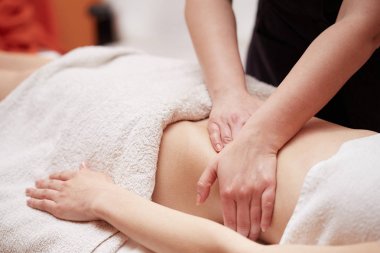 Oryantal masaj spa salonu aldıktan bir kadın