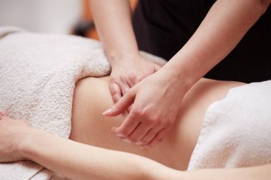 Oryantal masaj spa salonu aldıktan bir kadın