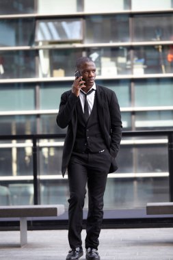 genç işadamı Mobile Downtown çağırır.