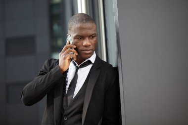 genç işadamı Mobile Downtown çağırır.