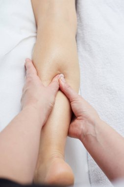Kadın zevk rahatlatıcı masaj kozmetik Spa merkezi bacaklar