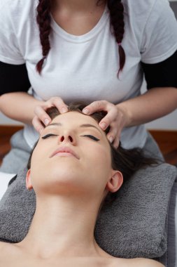 Kadın zevk rahatlatıcı yüz masaj kozmetik Spa merkezi