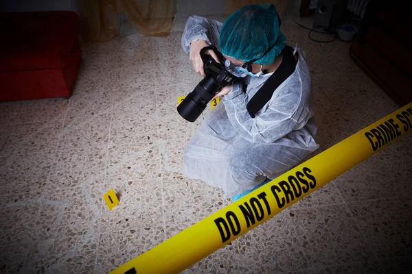 Forensics researcher photographing a blood  at a murder scene — Stock Photo, Image