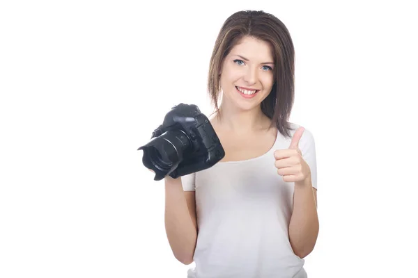 摄影棚背景中拍摄的年轻女子摄影师 — 图库照片