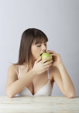 kusursuz bir beden ile güzel bir kadın