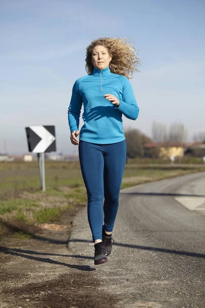 Mujer Corriendo Otoño Invierno Temporada — Foto de Stock