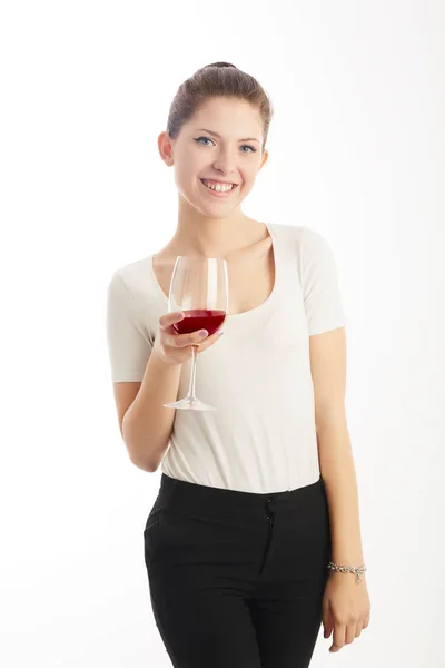 年轻女子拿着喝一杯红酒 — 图库照片