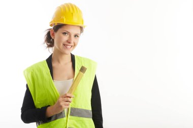 Oluşturucu işçi kadınla şerit metre