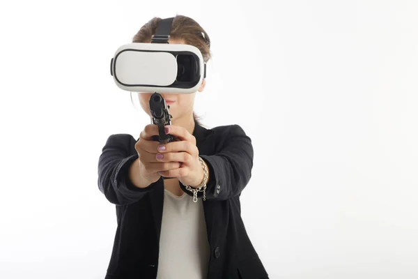 Молода Приваблива Бізнес Леді Окулярах Віртуальної Реальності Тримає Пістолет — стокове фото