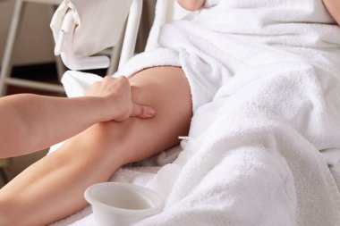 Kadın zevk rahatlatıcı masaj kozmetik Spa merkezi bacaklar
