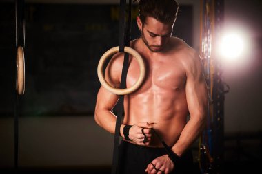 adam crossfit egzersiz yüzük