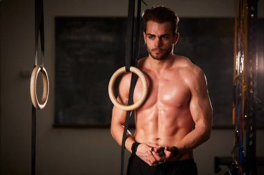 adam crossfit egzersiz yüzük