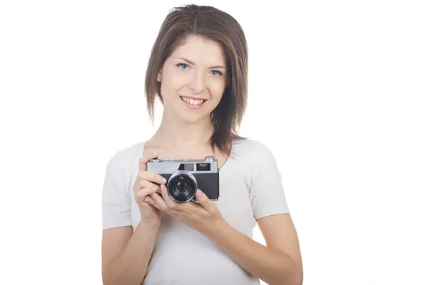 年轻美丽的女子摄影师拍摄白色背景 — 图库照片