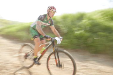 Brescia, İtalya, Nisan, 22, 2018 Gf Mtb yarış Brescia İtalya. Eylem ve köy Point bisikletçileri sürü.