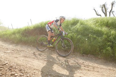 Brescia, İtalya, Nisan, 22, 2018 Gf Mtb yarış Brescia İtalya. Eylem ve köy Point bisikletçileri sürü.