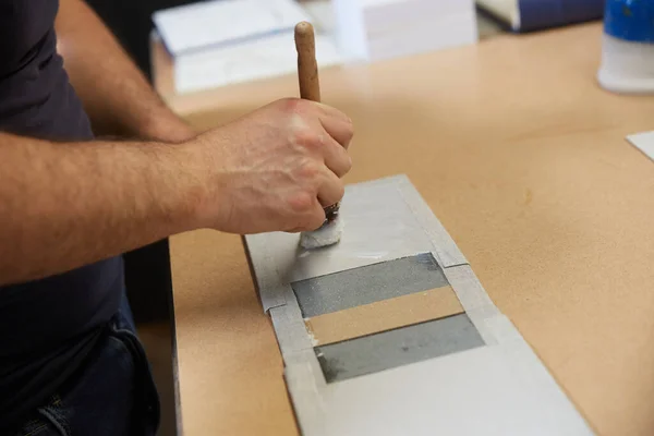 Book Binder Working Warehouse — Stock Photo, Image