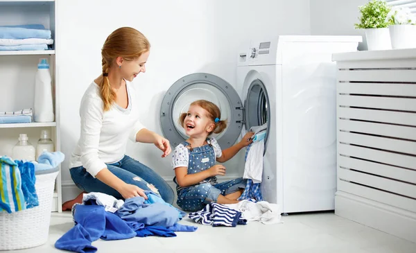 Bebe lavadora fotos stock, imágenes de Bebe lavadora sin royalties Depositphotos