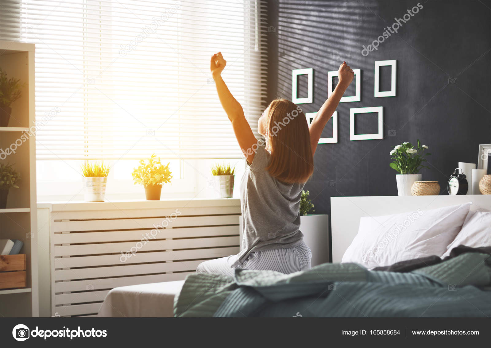 Ремонт home. Девушка архитектор. Домашние дела. Make your home better. Уборка в комнате.