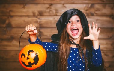 Cadı halloween kılık kız komik çocuk