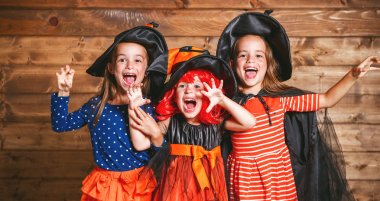  komik çocuk kardeş kız cadı kostüm Cadılar bayramında ikizler.