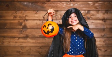 Cadı halloween kılık kız komik çocuk