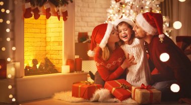 Mutlu Noeller! mutlu aile anne baba ve çocuk hediyeler ile
