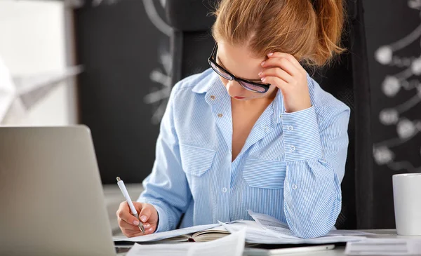 Businesswoman freelancer tired, in stress with headache working — Stock Photo, Image