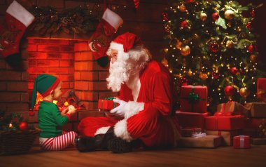 Noel Baba ve küçük elf ile Christma için sihirli hediye