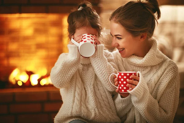 Family mother and child drinking tea and laughing on winter even — Stock Photo, Image