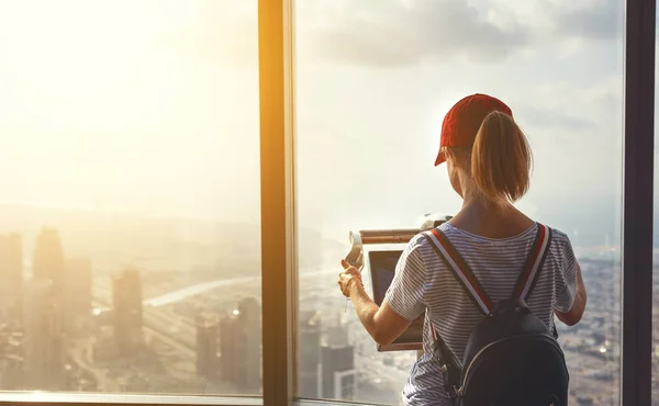 Girl tourist with monitor of computer at window of skyscraper — Stock Photo, Image