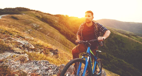 Cycling. young man with bicycle on nature in mountains — Stock Photo, Image