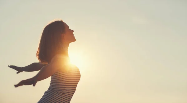 Happy woman enjoying freedom with open hands on sea — Stock Photo, Image