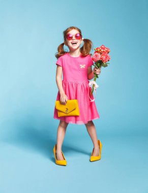 komik çocuk kız fashionista renkli üzerinde büyük annenin yerinde 